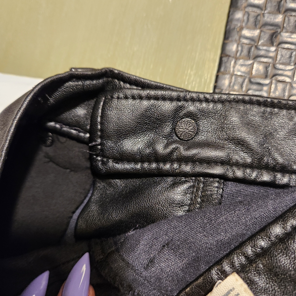 WE THE FREE GOOD LUCK VEGAN LEATHER MID-RISE BARREL JEANS - SIZE 27- COLOR BLACK - Picture 6 of 12